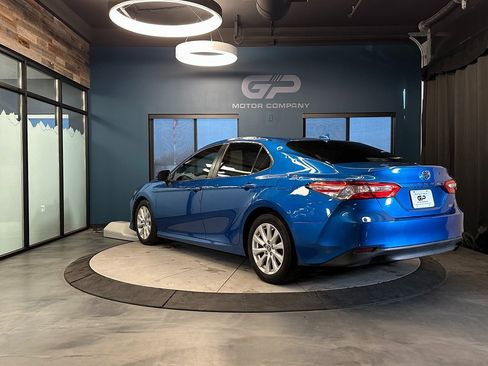 Used 2019 Toyota Camry LE image 5
