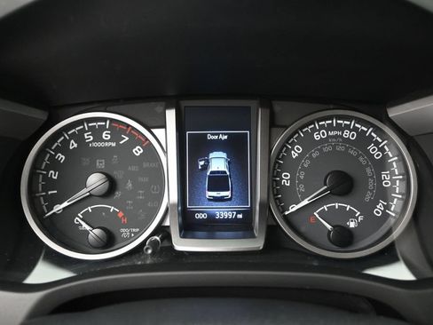 Used 2022 Toyota Tacoma SR5 RWD image 13