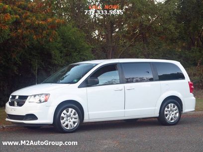Used 2018 Dodge Grand Caravan SE w/ UConnect Hands-Free Group