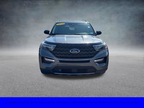 Used 2023 Ford Explorer XLT w/ Equipment Group 202A AWD/4WD image 3
