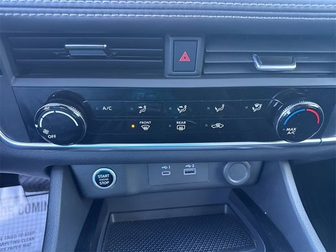 Used 2023 Nissan Rogue S image 25