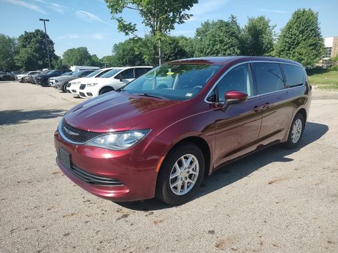 Used 2017 Chrysler Pacifica Touring FWD image 5