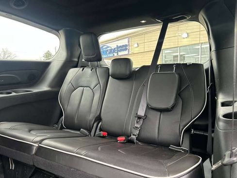 Used 2026 Chrysler Pacifica Limited image 16