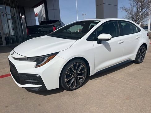 Used 2020 Toyota Corolla SE w/ SE Premium Package image 2