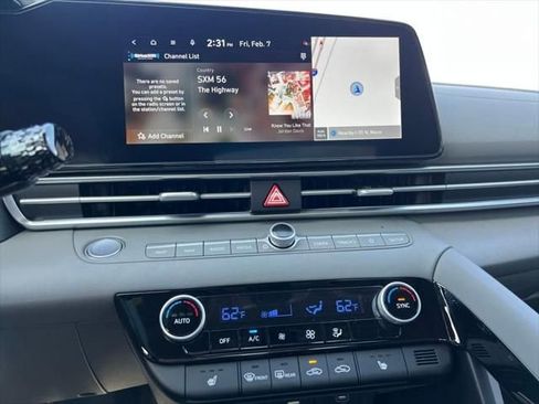 Used 2025 Hyundai Elantra SEL image 28