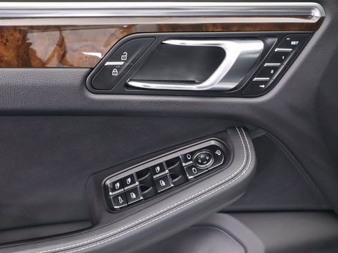 Used 2022 Porsche Macan S image 24