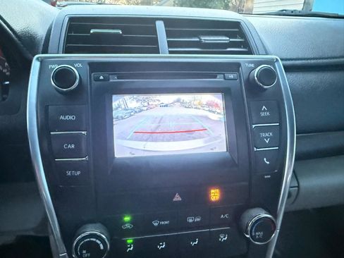 Used 2015 Toyota Camry LE FWD image 15