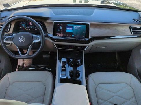 Used 2025 Volkswagen Atlas SE AWD/4WD image 15