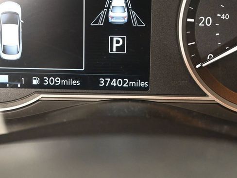 Used 2025 Nissan Versa SV FWD image 31