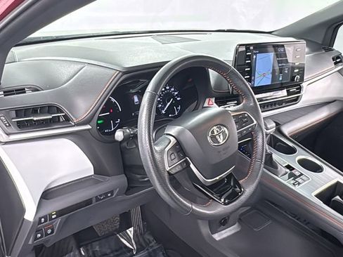 Used 2023 Toyota Sienna XSE image 41