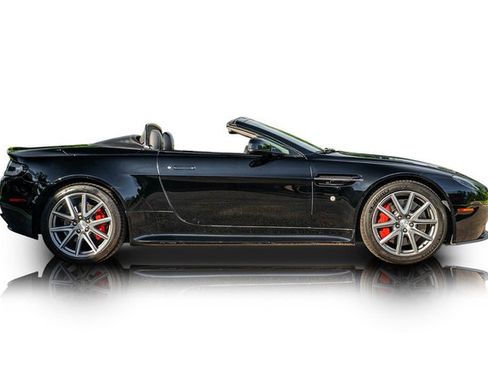 Used 2015 Aston Martin V8 Vantage GT RWD image 2