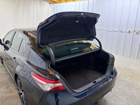 Used 2018 Toyota Camry SE w/ Moonroof Package FWD image 10