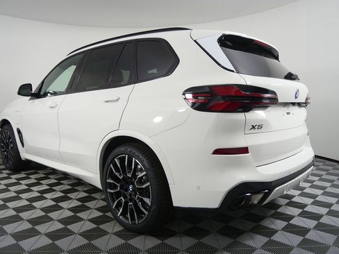 Certified 2026 BMW X5 xDrive50e w/ M Sport Package image 5