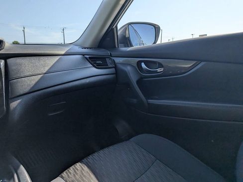 Used 2019 Nissan Rogue S w/ Special Edition Package FWD image 16