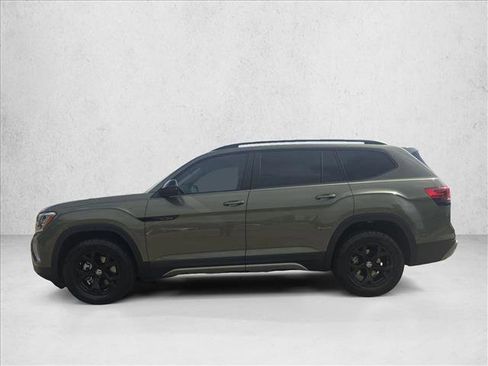 Used 2024 Volkswagen Atlas Peak Edition SE image 9