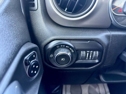 Used 2020 Jeep Wrangler Unlimited Sport S image 16