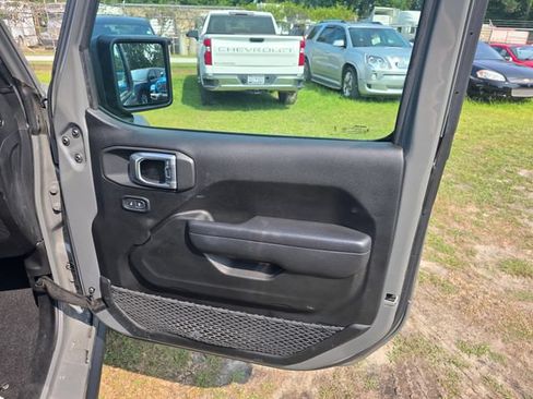 Used 2023 Jeep Wrangler Unlimited w/ Sun & Screen Package AWD/4WD image 40