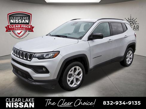 Used 2024 Jeep Compass Latitude AWD/4WD image 3