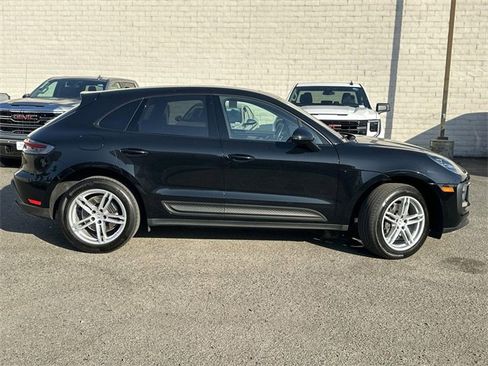 Used 2024 Porsche Macan image 3