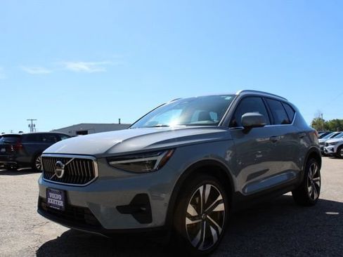 Certified 2024 Volvo XC40 B5 Ultimate w/ Climate Package AWD/4WD image 3