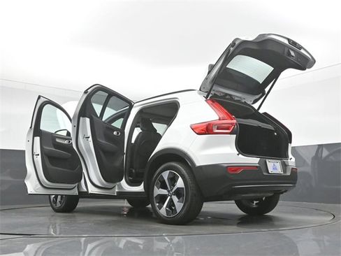 Used 2024 Volvo XC40 B5 Plus image 52