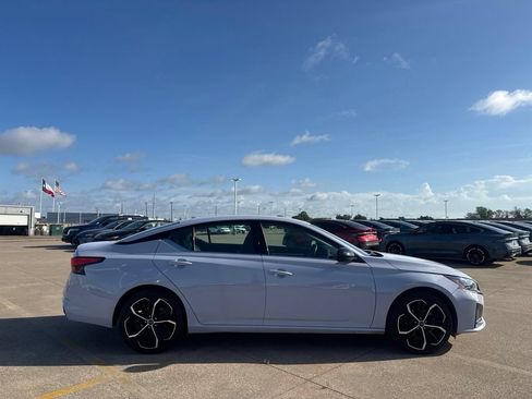 Certified 2025 Nissan Altima 2.5 SR FWD image 26