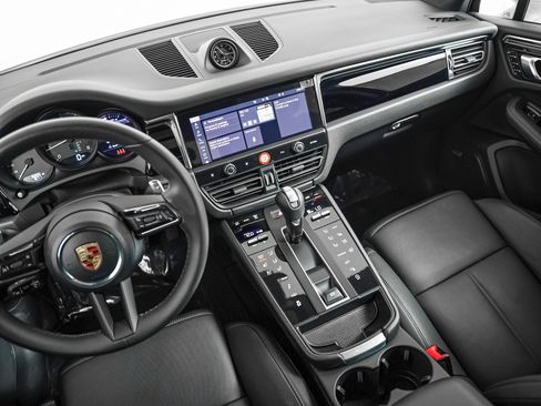 Certified 2026 Porsche Macan AWD/4WD image 19