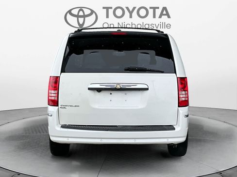 Used 2009 Chrysler Town & Country Limited w/ Entertainment Group #3 image 4