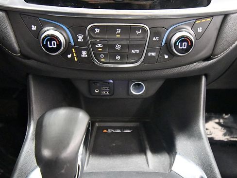 Used 2023 Chevrolet Traverse Premier w/ Redline Edition AWD/4WD image 28