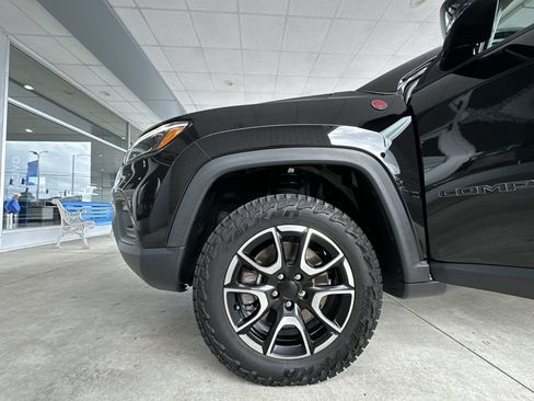 Used 2024 Jeep Compass Trailhawk w/ Trailhawk Elite Group AWD/4WD image 31