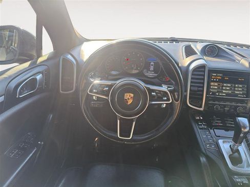 Used 2016 Porsche Cayenne w/ Premium Package AWD/4WD image 12