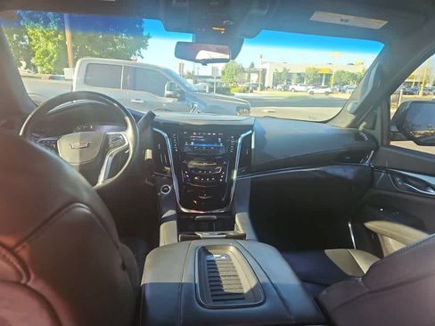 Used 2018 Cadillac Escalade Platinum AWD/4WD image 16