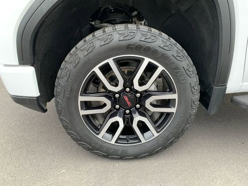 Used 2024 GMC Sierra 1500 AT4 w/ Technology Package image 11