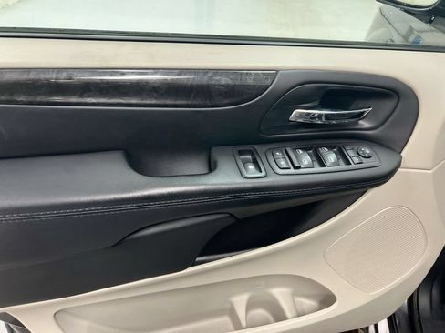 Used 2017 Dodge Grand Caravan SE w/ Power Window Group FWD image 20