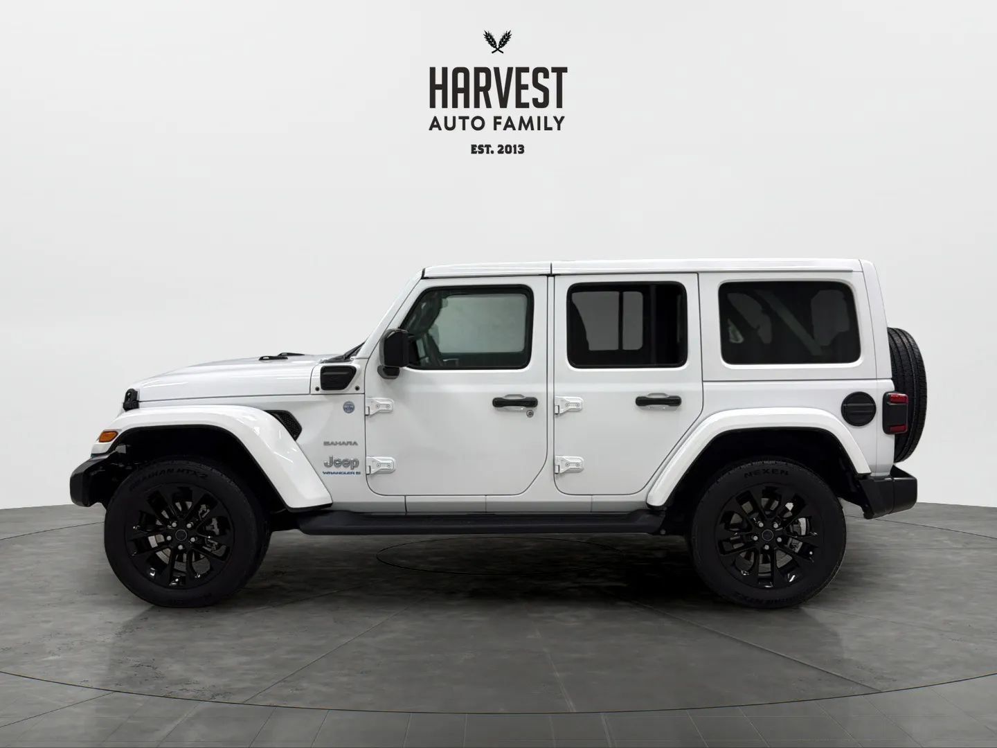 Used 2024 Jeep Wrangler Unlimited Sahara w/ Technology Group AWD/4WD image 2