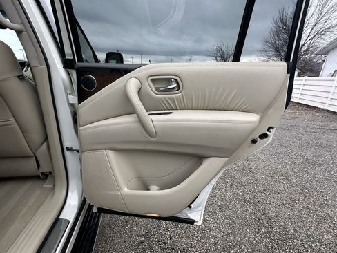 Used 2014 INFINITI QX80 4WD w/ Deluxe Touring Package image 22