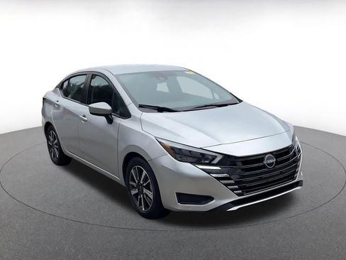 Used 2025 Nissan Versa SV image 2