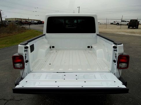 New 2026 Jeep Gladiator Sport AWD/4WD image 32