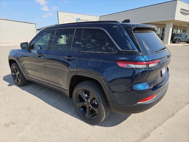 New 2026 Jeep Grand Cherokee Limited w/ Limited Altitude Package RWD image 34