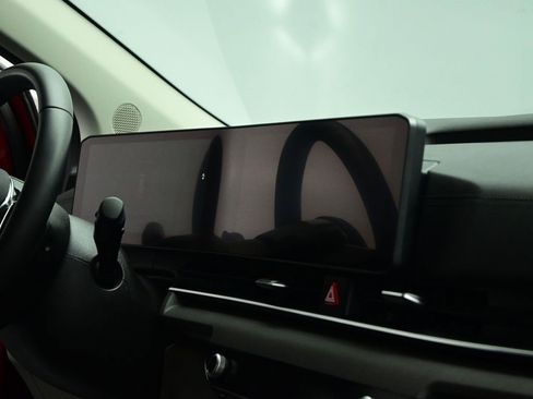 Certified 2025 Kia Carnival EX image 29