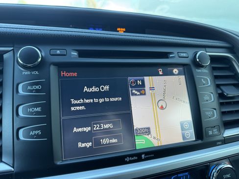 Used 2014 Toyota Highlander XLE image 24