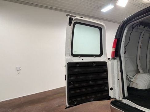 Used 2017 GMC Savana 2500 image 74