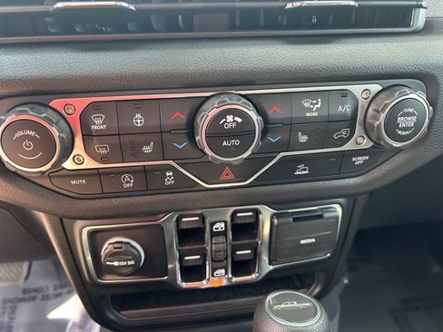 New 2025 Jeep Gladiator Sport image 26