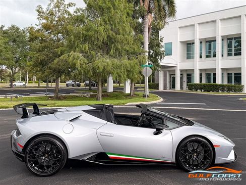 Used 2019 Lamborghini Huracan Performante AWD/4WD image 63