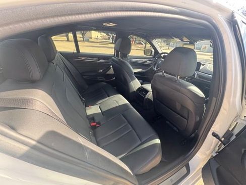 Used 2018 BMW 530e image 12