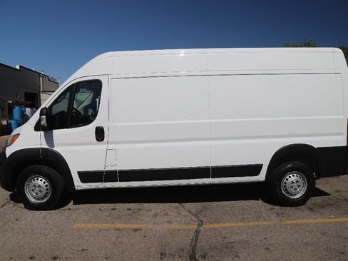 Used 2024 RAM ProMaster 2500 w/ Convenience Group FWD image 4