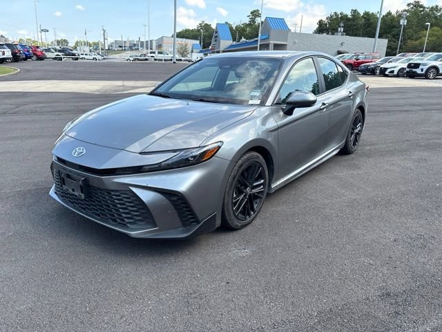 Used 2025 Toyota Camry SE FWD image 3