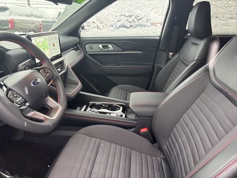 Used 2025 Ford Explorer ST-Line image 9