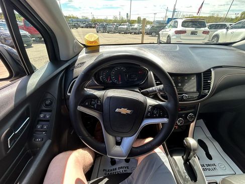 Used 2018 Chevrolet Trax LT w/ Sun & Sound Package AWD/4WD image 30