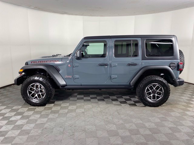 Used 2025 Jeep Wrangler Unlimited Rubicon w/ Convenience Group AWD/4WD image 10